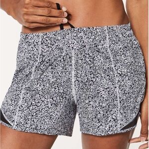 Lululemon Hotty Hot Short II (Long 4") - Size 10